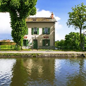 Maison Eclusiere Avec Vue Sur Loire - Gite Cycliste Authentique - Fr-1-590-512 Bed and Breakfast Briare Exterior photo