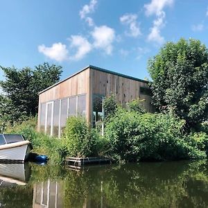 Houten Veenhuisje Aan Het Water Met Uitzicht Διαμέρισμα Wilnis Exterior photo