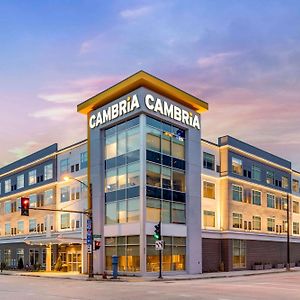 Cambria Hotel Milwaukee Downtown Exterior photo