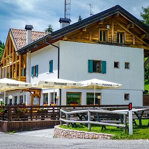 Rifugio Viote Ξενοδοχείο Vason Exterior photo