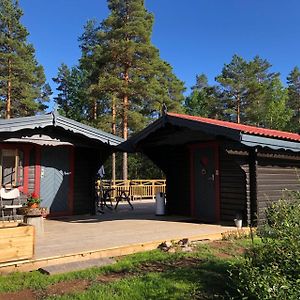 Timber Cottages With Jacuzzi And Sauna Near Lake Vaenern Κάρλσταντ Exterior photo