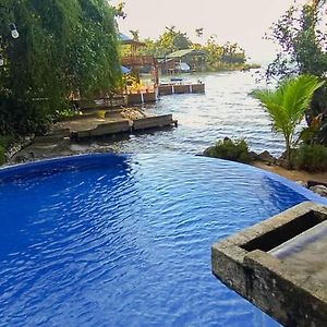 Casa Caribe Hotel Rio Dulce Town Exterior photo