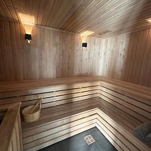 Exclusive Private Sauna & Hot Tube Jacuzzi Only From 12 Pm Till 22 Pm Ξενοδοχείο Kildare Exterior photo