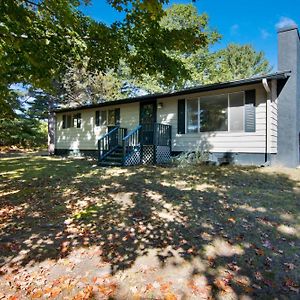 Peaceful 4-Bed Getaway Across From Clam Lake Βίλα Bellaire Exterior photo