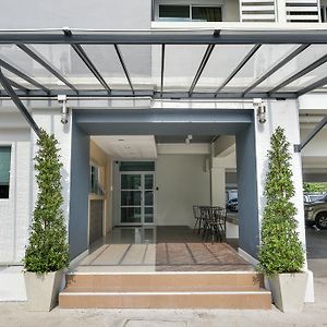 B32 Apartment Μπανγκόκ Exterior photo