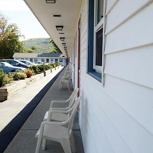 Monument Mountain Motel Great Barrington Exterior photo