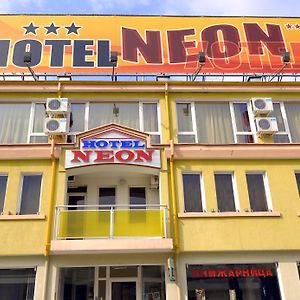 Neon Guest Rooms Σούμεν Exterior photo