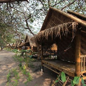 Chalee Tropicana Bungalow Ξενοδοχείο Koh Phayam Room photo