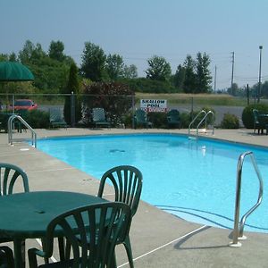 Mcintosh Country Inn & Conference Centre Morrisburg Exterior photo