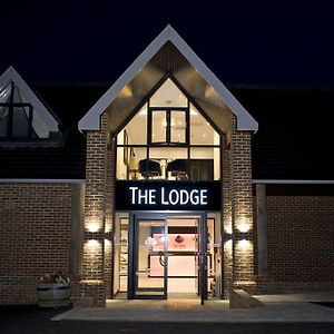 The Lodge At Kingswood Έπσομ Exterior photo