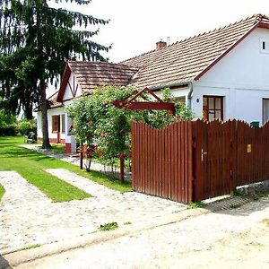 Guest House St. Maria Mariapocs Exterior photo