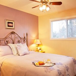 Wild Rose Bed & Breakfast Bed and Breakfast Σασκάτουν Room photo