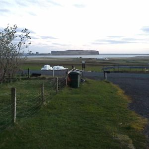 Guesthouse Reynir Vík Exterior photo