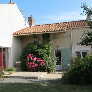 L'Aubinoise Bed and Breakfast Saint-Aubin-la-Plaine Exterior photo