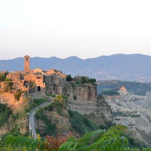 Corte Della Maesta Antica Residenza Bed and Breakfast Bagnoregio Exterior photo