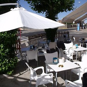 Hostal Salones Victoria Ξενοδοχείο Santa Marina del Rey Exterior photo