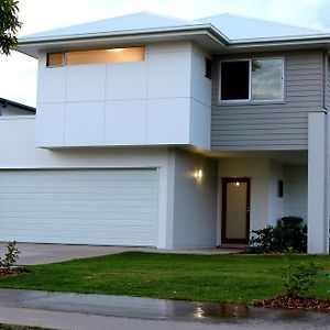 Petrie Beach Holiday Home Mackay Exterior photo