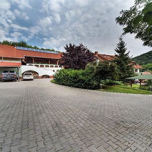 Hetenyi Apartmanhaz Es Birtok Ξενοδοχείο Mecseknádasd Exterior photo