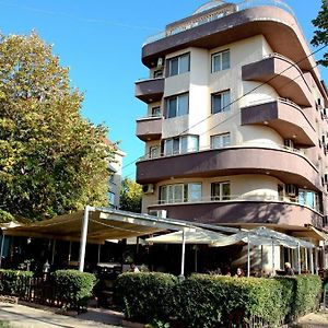 Rio Family Hotel Μπλαγκόεβγκραντ Exterior photo