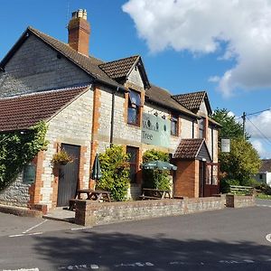 The Walnut Tree Ξενοδοχείο West Camel Exterior photo