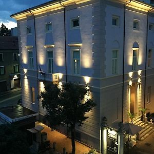 Hotel Europa Βαρέζε Exterior photo