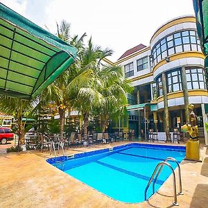 Charleston Hotel Άκρα Exterior photo