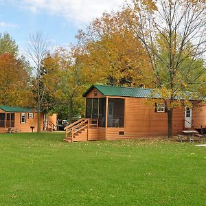 Plymouth Rock Camping Resort Deluxe Cabin 15 Elkhart Lake Exterior photo