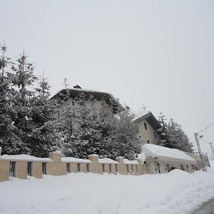 Faqra Palace Ξενοδοχείο Mzaar Kfardebian Exterior photo