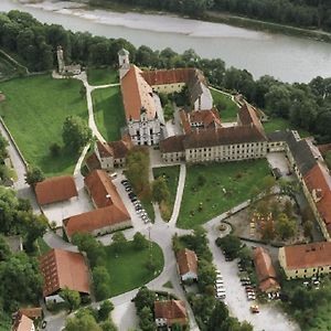 Klostergasthof Raitenhaslach Ξενοδοχείο Μπουργκχάουζεν Exterior photo