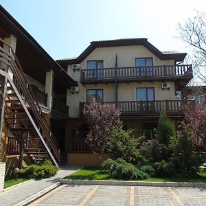 Guest House On Pervomayskaya Berdyansʼk Exterior photo