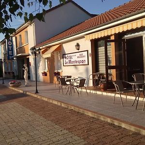 Hotel Montespan Lussac-les-Chateaux Exterior photo