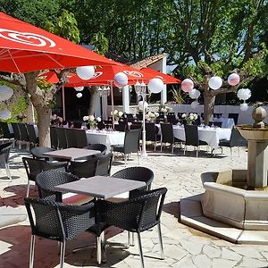 Hotel Restaurant Robinson Beaucaire  Exterior photo