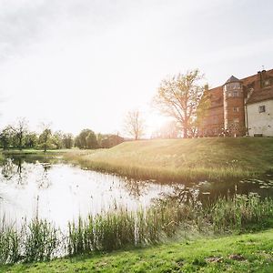 Hotel Schloss & Gut Ulrichshusen Exterior photo