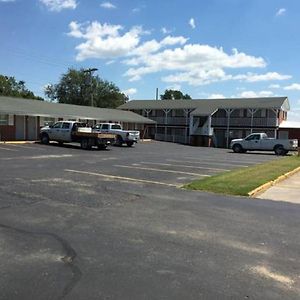 Guest House Motel Chanute Exterior photo