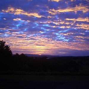 Tinaroo Sunset Retreat Bed and Breakfast Barrine Exterior photo