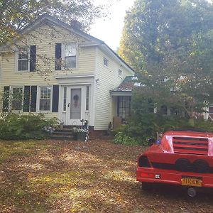 A Meadow House Bed and Breakfast Lakeville Exterior photo