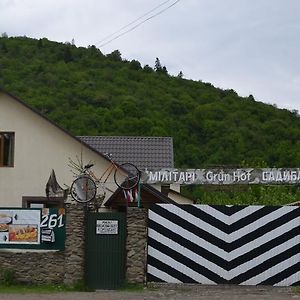 Gruen Hof Militray-Sadyba Ξενοδοχείο Huklyvyy Exterior photo