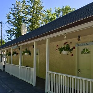 Beachcomber Inn Conesus Exterior photo