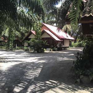 Nampueng Resort Chumphon Exterior photo