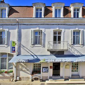 Logis Hotel Le Lion D'Or Chauvigny Exterior photo