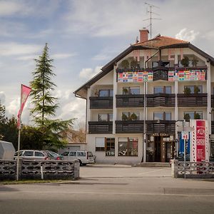 Hotel Krona Ντομζάλε Exterior photo