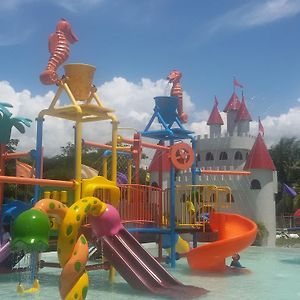 Gazebo Pools And Restaurant Ξενοδοχείο Cabadbaran Exterior photo