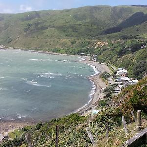 Kapiti Waves Bed and Breakfast Pukerua Bay Exterior photo