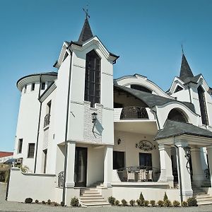 Hotel And Restaurant Velure Μουκάτσεβο Exterior photo