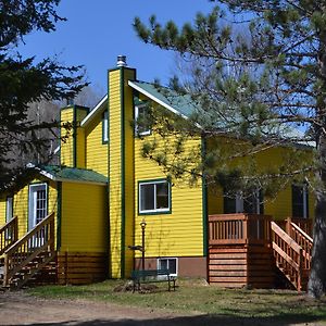 La Maison Jaune De Chute-Saint-Philippe Βίλα Lac-Saint-Paul Exterior photo