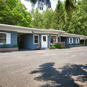 Whispering Winds Motel Όμπερν Exterior photo