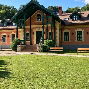 St. Hubertus Etterem Es Panzio Bed and Breakfast Parádsasvár Exterior photo