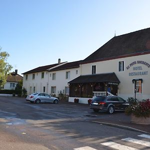 Au Puits Enchante Ξενοδοχείο Saint-Martin-en-Bresse Exterior photo