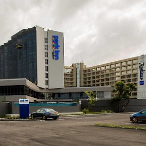 Radisson Blu Okoume Palace Hotel, Λίμπερβιλ Exterior photo