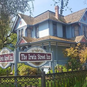 Irwin Street Inn Χάνφορντ Exterior photo